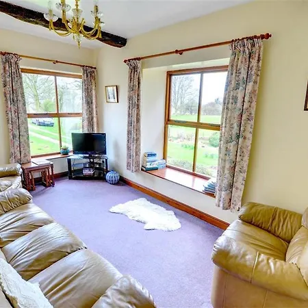 بيت للعطل Spacious Holiday In Cropton Yorkshire With Garden بيكرينغ